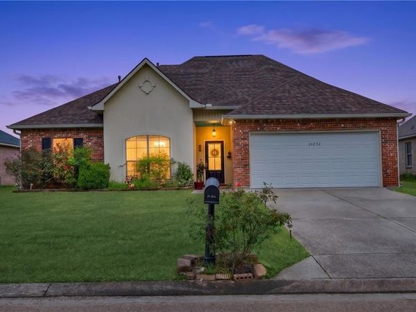 26232 BURLWOOD Avenue , Denham Springs, LA 70726