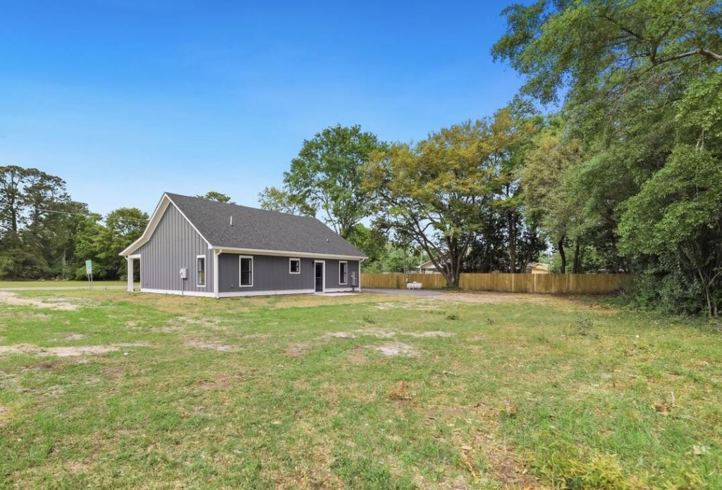 4055 Byrnes Drive Photo 3