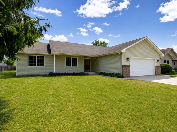 127 Juniper Street NW , DeMotte, IN 46310