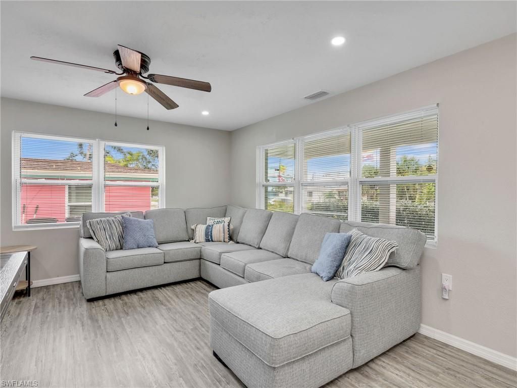 195 Hibiscus Dr , Fort Myers Beach, FL 33931 Photo