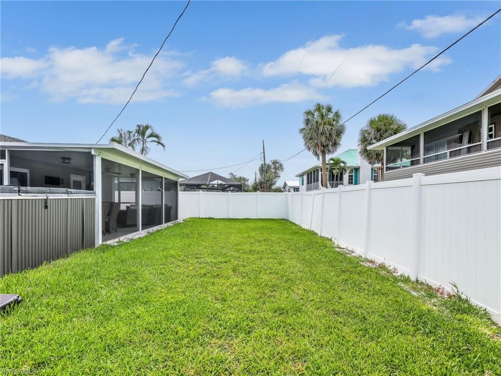 195 Hibiscus Dr , Fort Myers Beach, FL 33931 Photo
