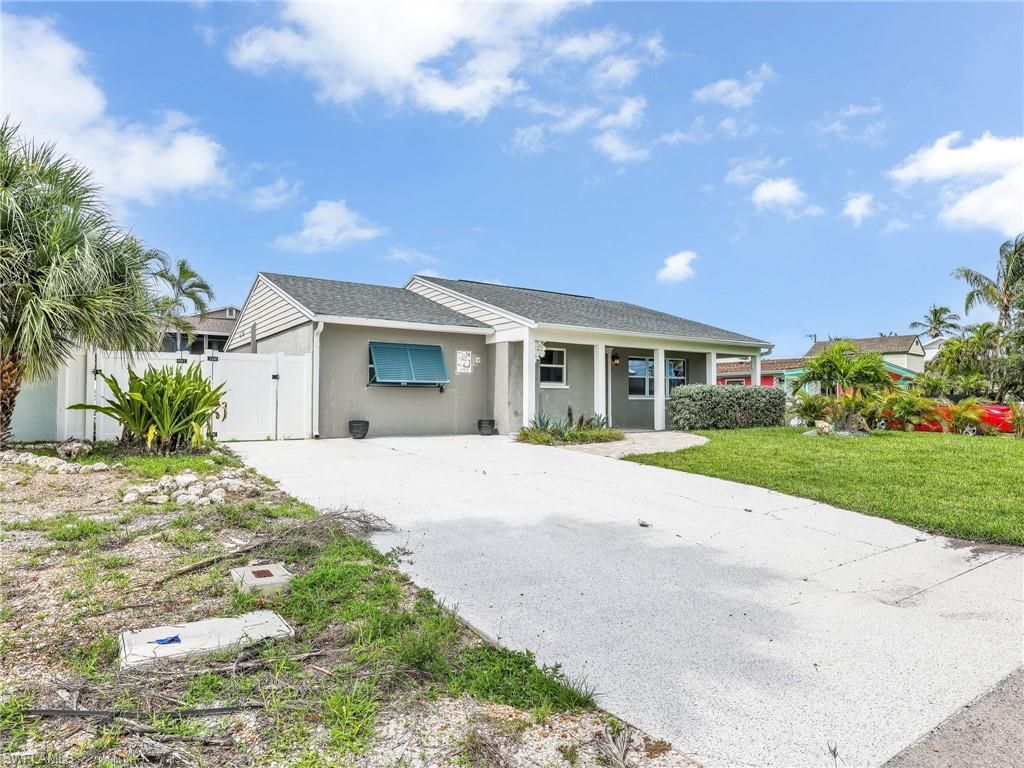 195 Hibiscus Dr , Fort Myers Beach, FL 33931 Photo