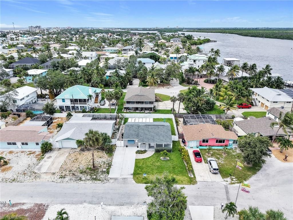 195 Hibiscus Dr , Fort Myers Beach, FL 33931 Photo