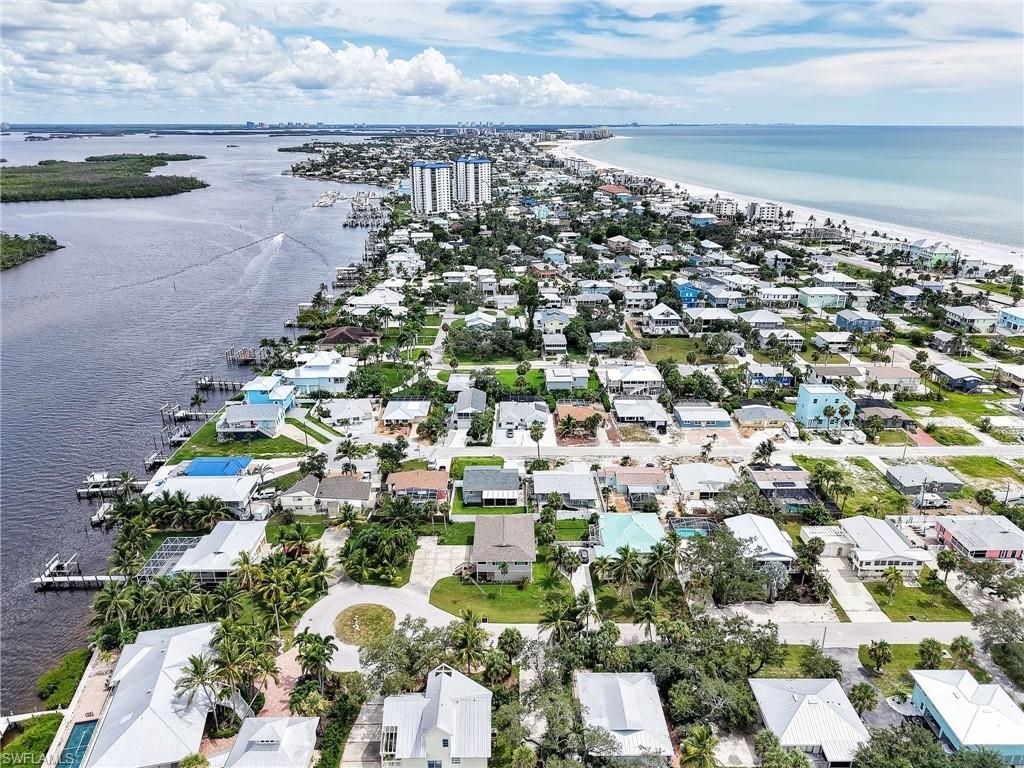 195 Hibiscus Dr , Fort Myers Beach, FL 33931 Photo