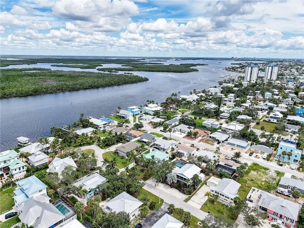 195 Hibiscus Dr , Fort Myers Beach, FL 33931 Photo