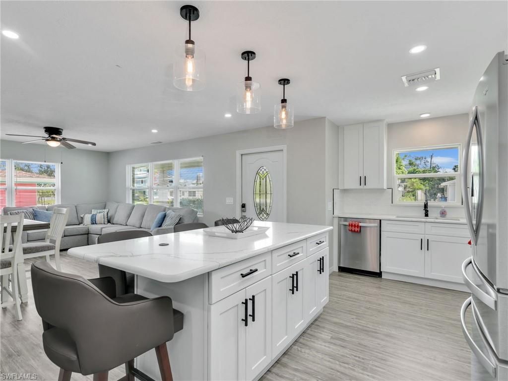 195 Hibiscus Dr , Fort Myers Beach, FL 33931 Photo