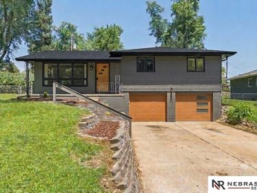 9212 Manderson Street, Omaha, NE 68134