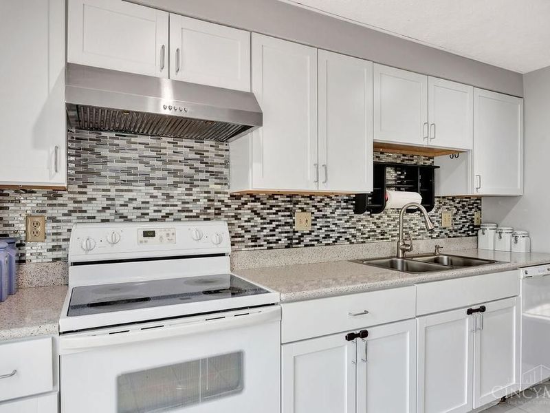 5350 Orchard Creek Court, Green Township, OH 45239 Photo 12