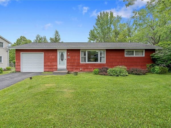 221 Greentree Drive , East Syracuse, NY 13057