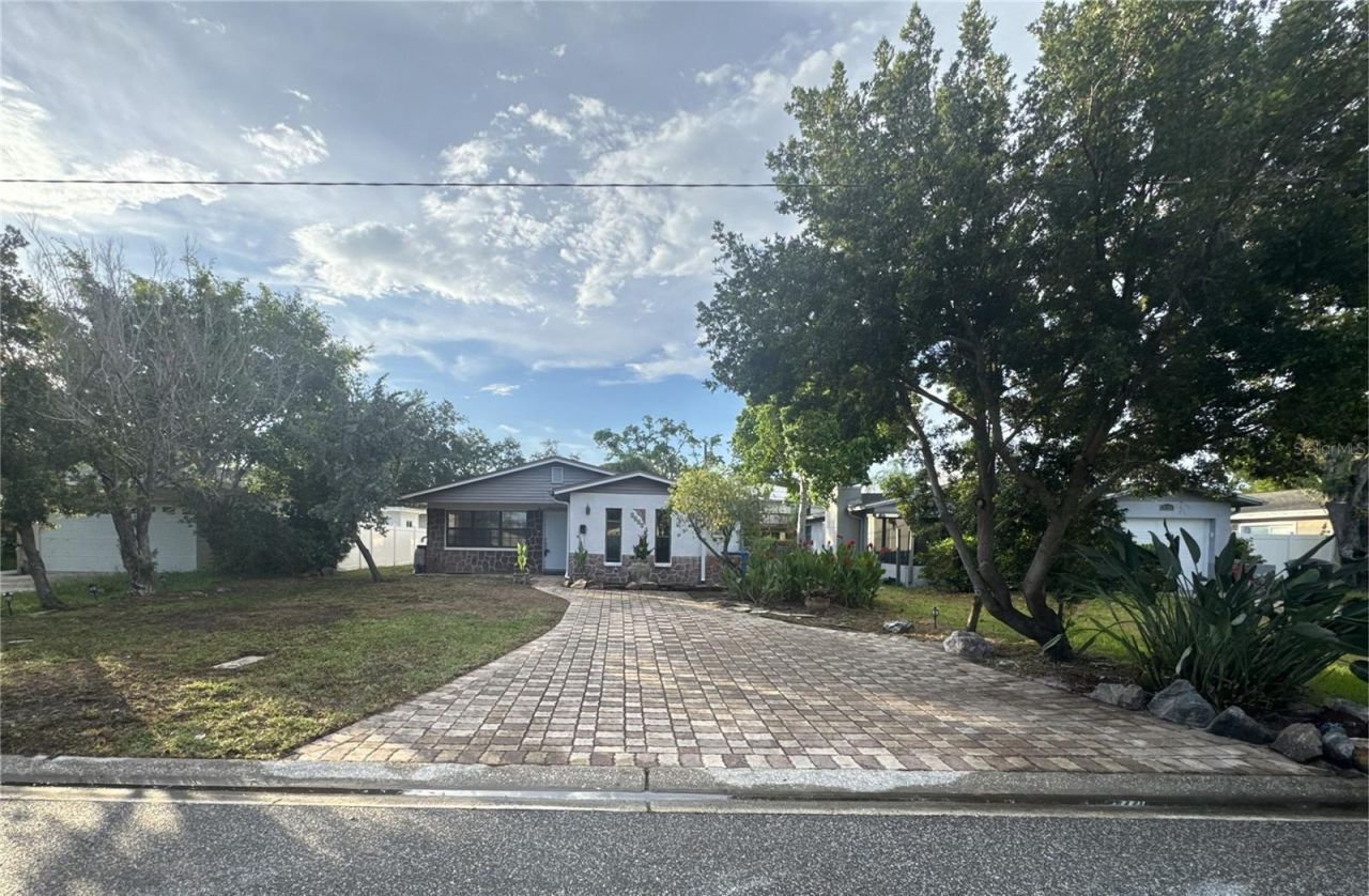 1835 Maryland Avenue Ne, Saint Petersburg, FL 33703 Photo