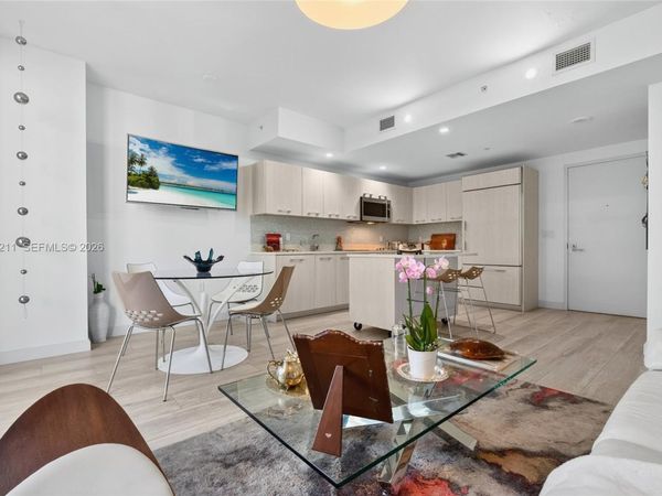 55 SW 9th St, Unit 3802, Miami, FL 33130
