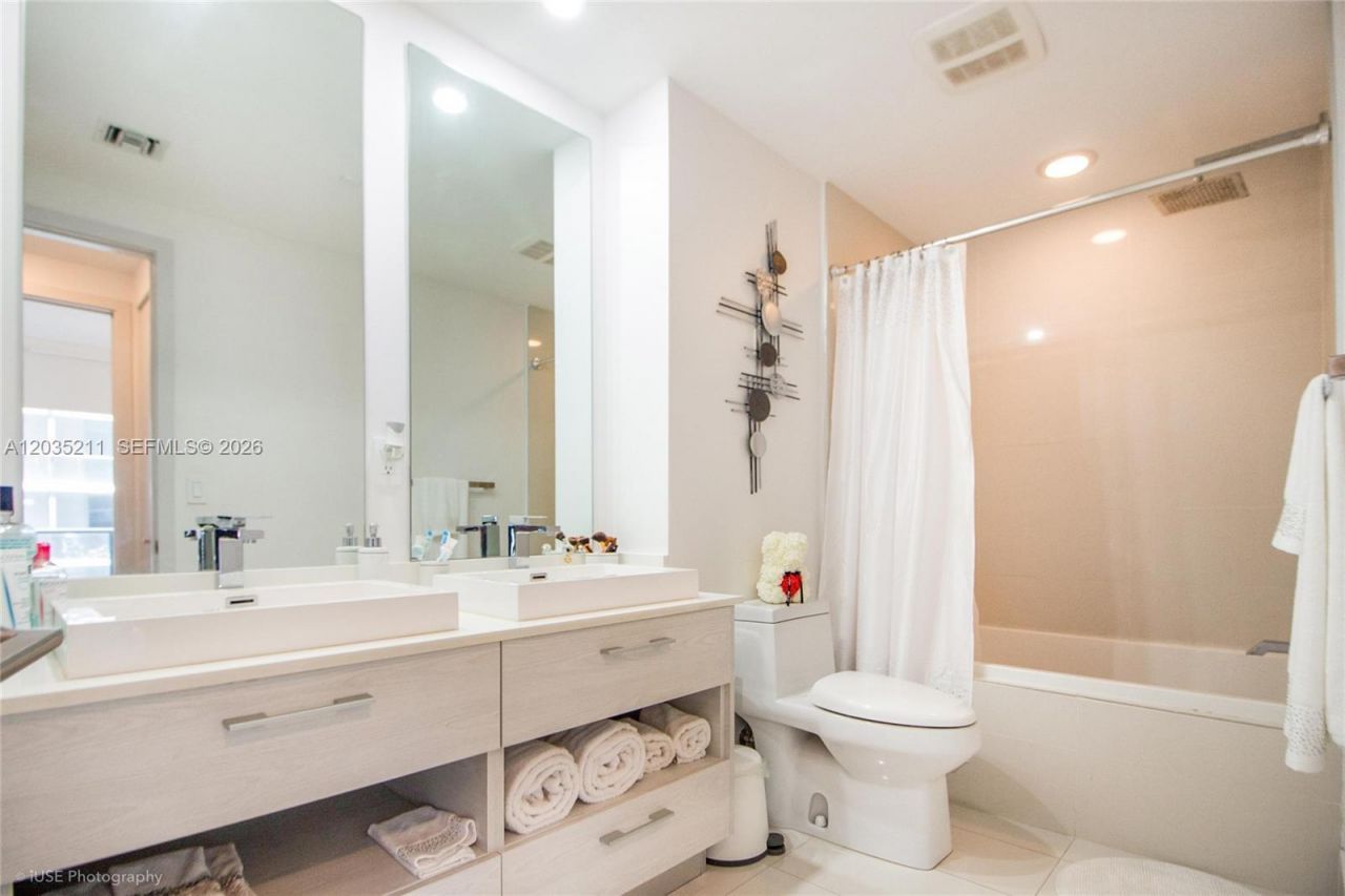 55 SW 9th St , Unit 3802, Miami, FL 33130 Photo