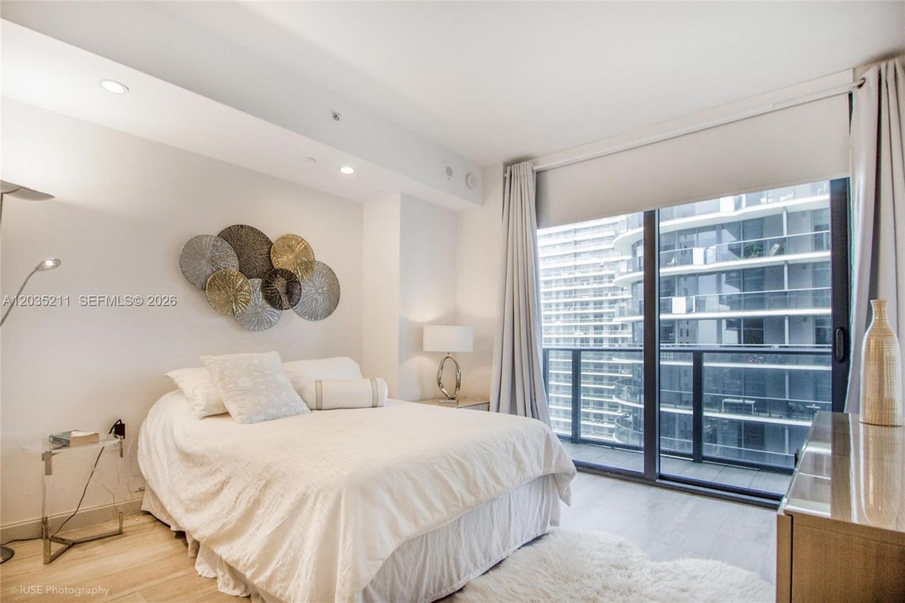 55 SW 9th St , Unit 3802, Miami, FL 33130 Photo