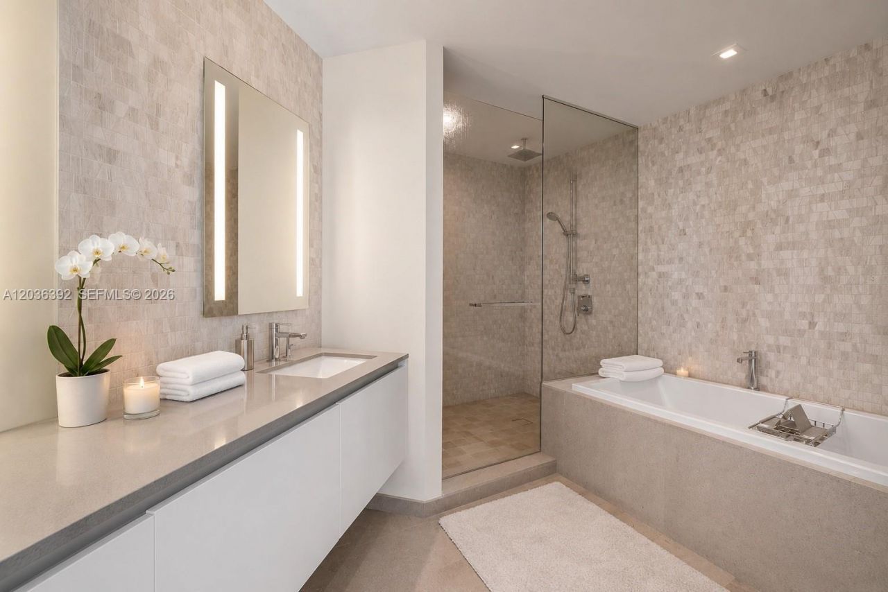 68 SE 6th St, Unit 3301, Miami, FL 33131 Photo
