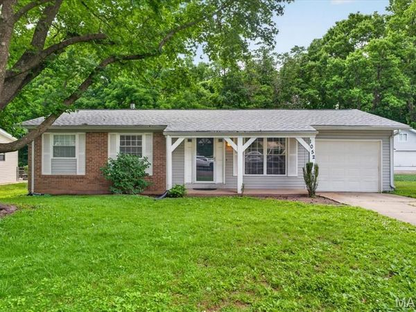 1052 Arlington Drive, St Charles, MO 63303