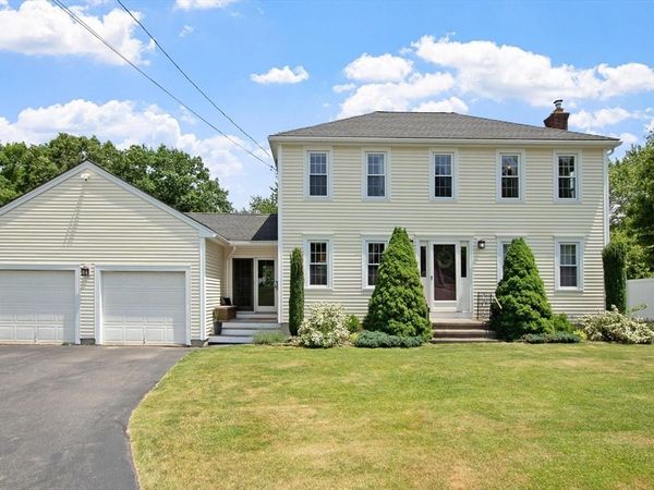 32 Indian Ridge Dr, Leominster, MA 01453