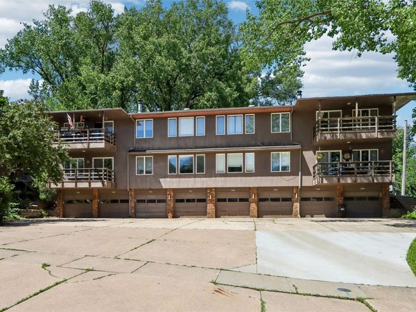1716 Pikes Peak Court NE, Cedar Rapids, IA 52402