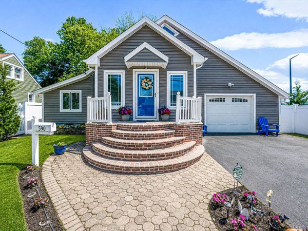 590 S 7th Street, Lindenhurst, NY 11757