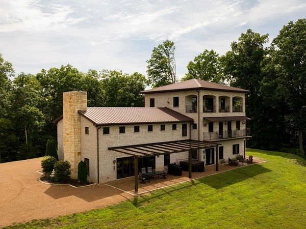 66 Shawnokee Trl, Charlotte, TN 37036