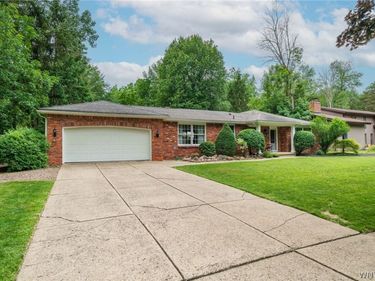 29 Haymarket Square, East Amherst, NY 14051