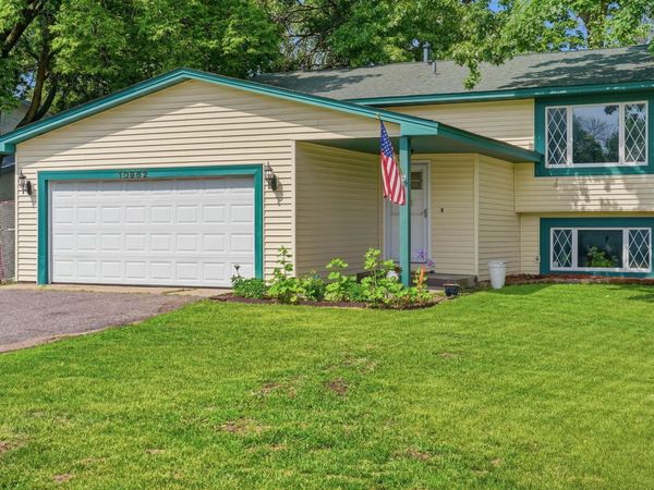 10982 Robinson Drive NW, Coon Rapids, MN 55433