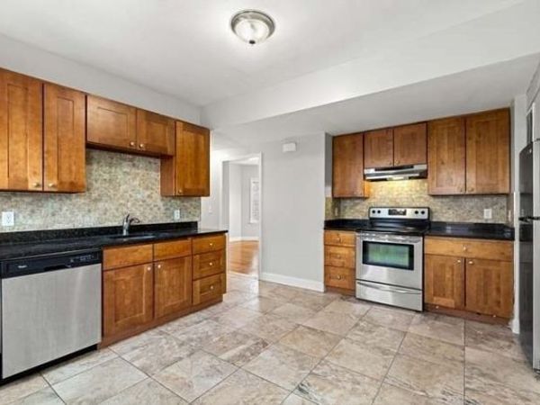 51 King St, Unit 3, Boston, MA 02122