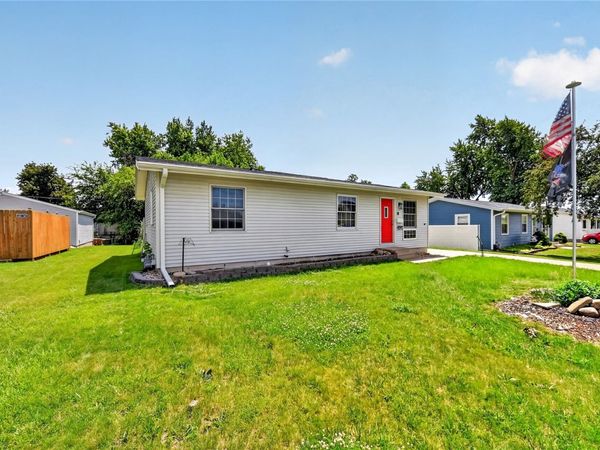 2447 Lauren Drive SW, Cedar Rapids, IA 52404