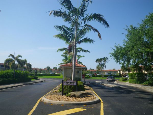 9912 Twin Lakes Drive, Unit 33-e, Coral Springs, FL 33071