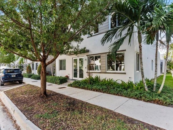 6680 NW 102nd Path , Doral, FL 33178