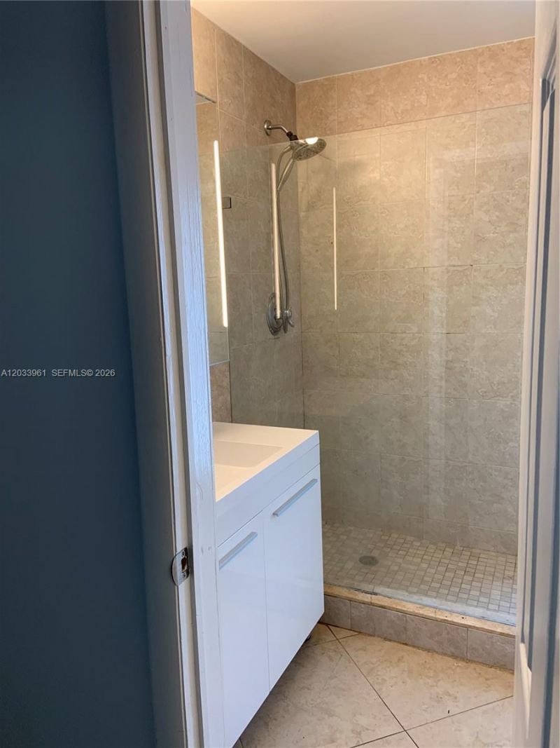 21260 NE 23rd Ave, Unit no, Miami, FL 33180 Photo
