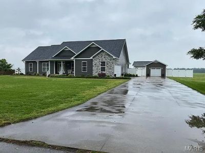 225 N Ridge Road, Sikeston, MO 63801 Main Photo