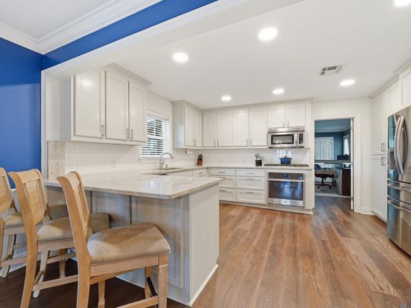 4160 Strand Dr, Baton Rouge, LA 70809