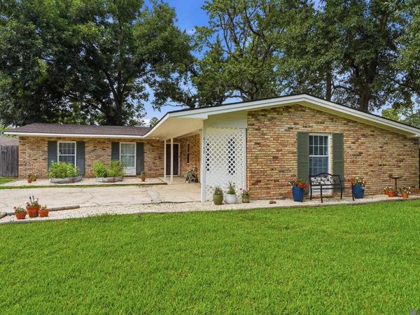 4160 Strand Dr, Baton Rouge, LA 70809