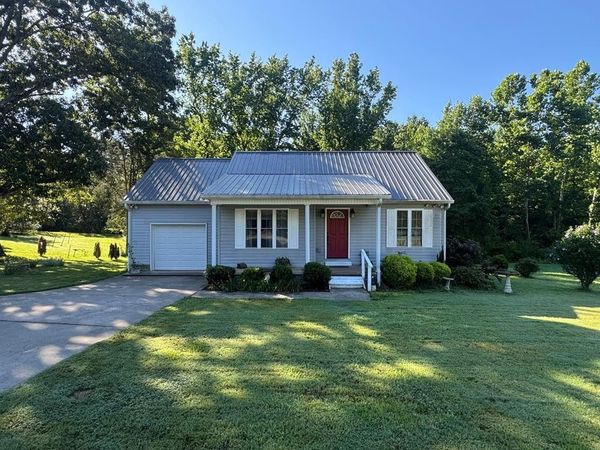 381 Longview Dr , Camden, TN 38320