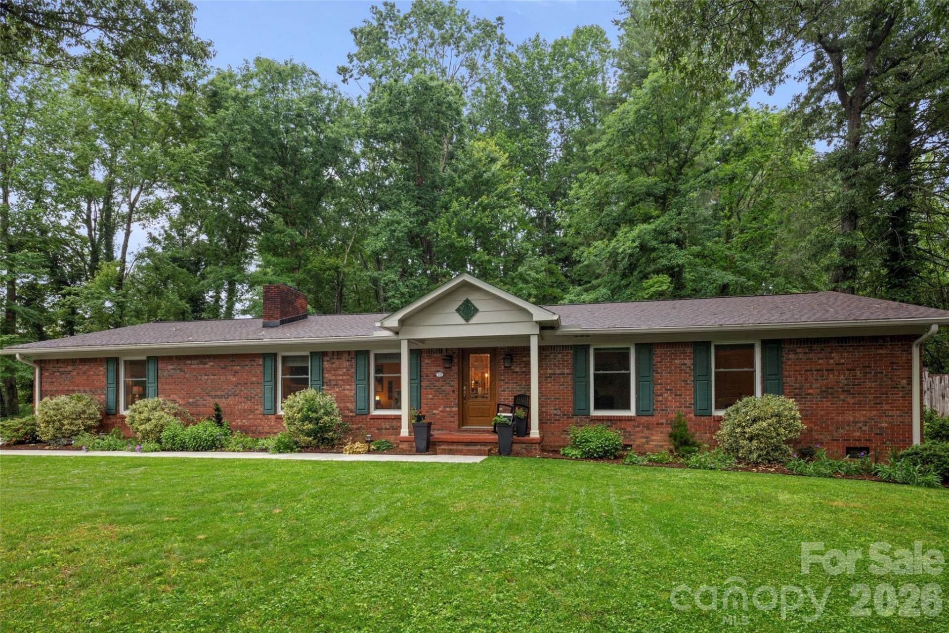 126 Mockingbird Drive, Hendersonville, NC 28792 Main Photo