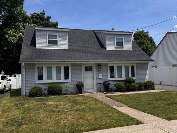 18 Sweetwood Drive, CEDAR GROVE, NJ 07009