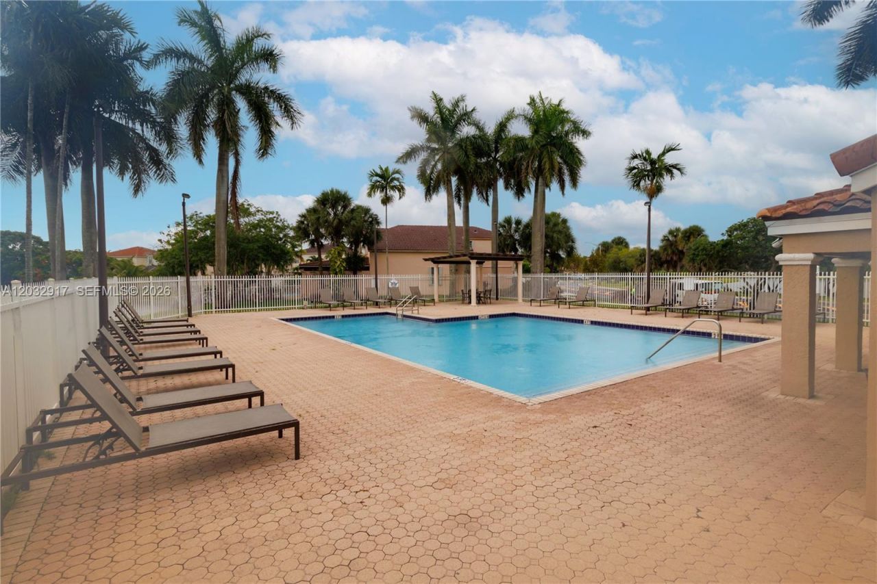 251 NW 151st Ave , Pembroke Pines, FL 33028 Photo