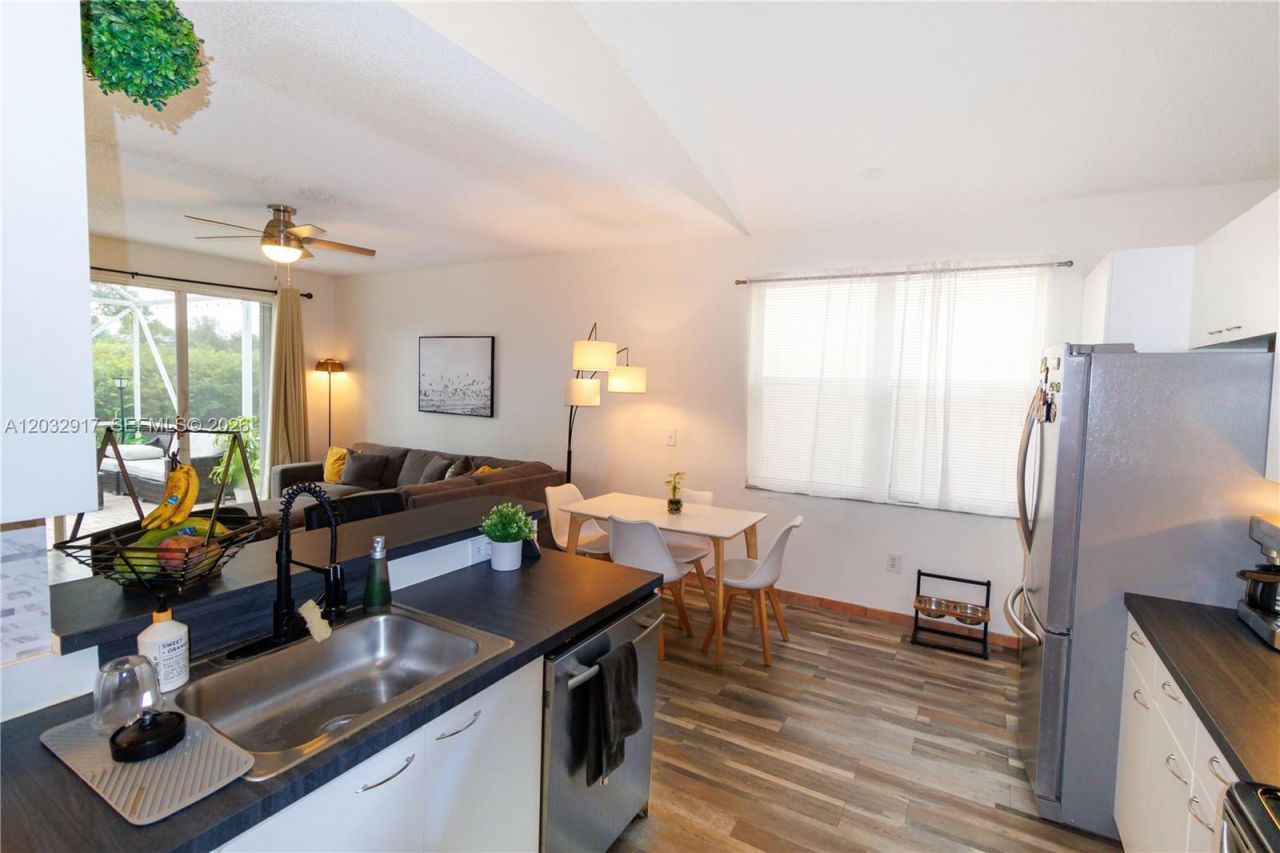 251 NW 151st Ave , Pembroke Pines, FL 33028 Photo