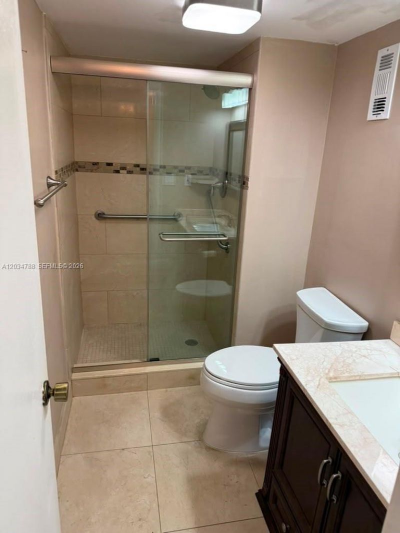 900 Saint Charles Pl, Unit 708, Pembroke Pines, FL 33026 Photo
