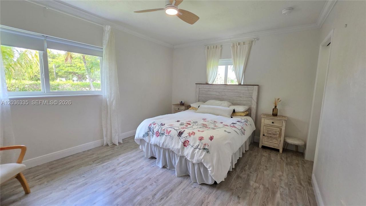 390 NE 127th St, North Miami, FL 33161 Photo