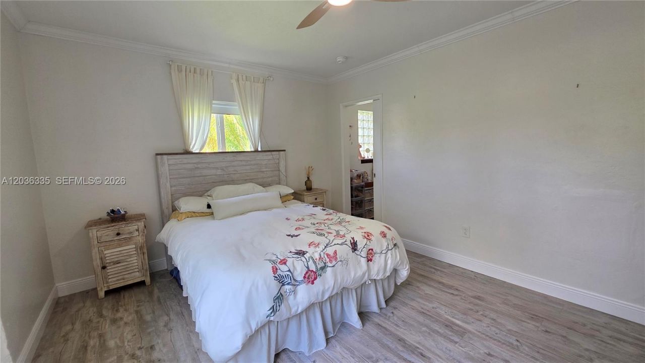 390 NE 127th St, North Miami, FL 33161 Photo