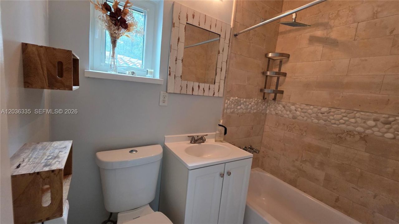 390 NE 127th St, North Miami, FL 33161 Photo