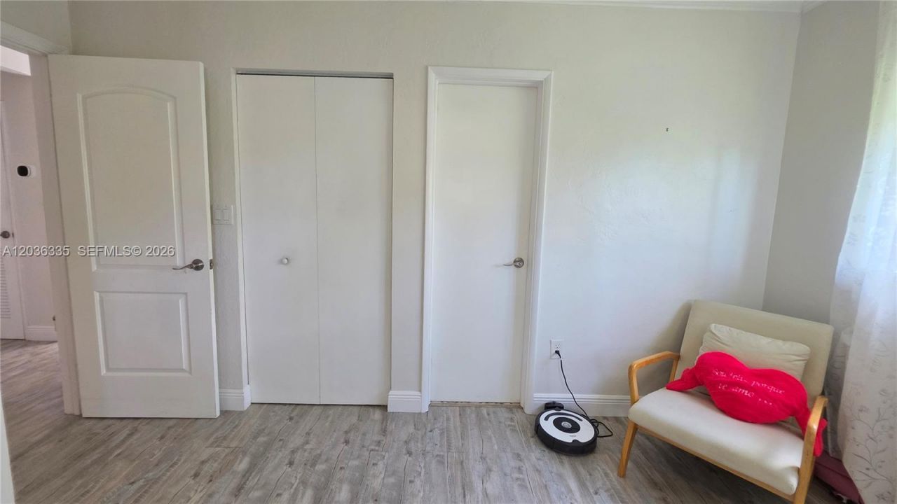 390 NE 127th St, North Miami, FL 33161 Photo