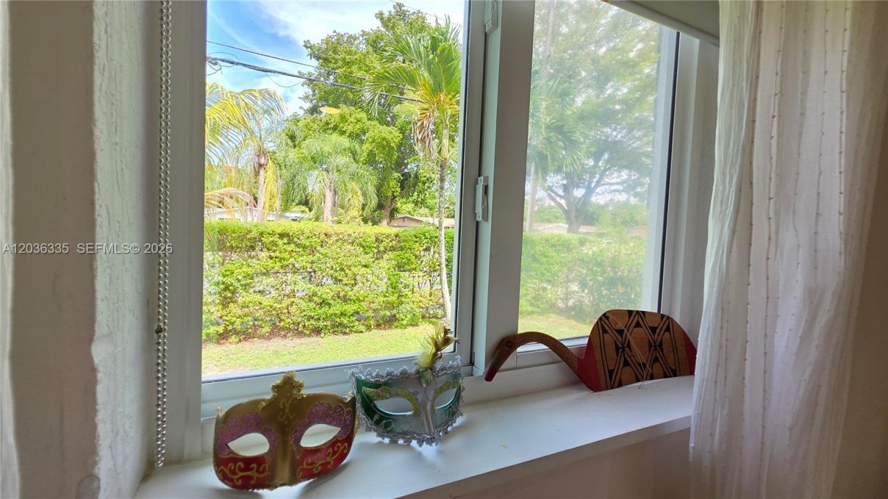 390 NE 127th St, North Miami, FL 33161 Photo