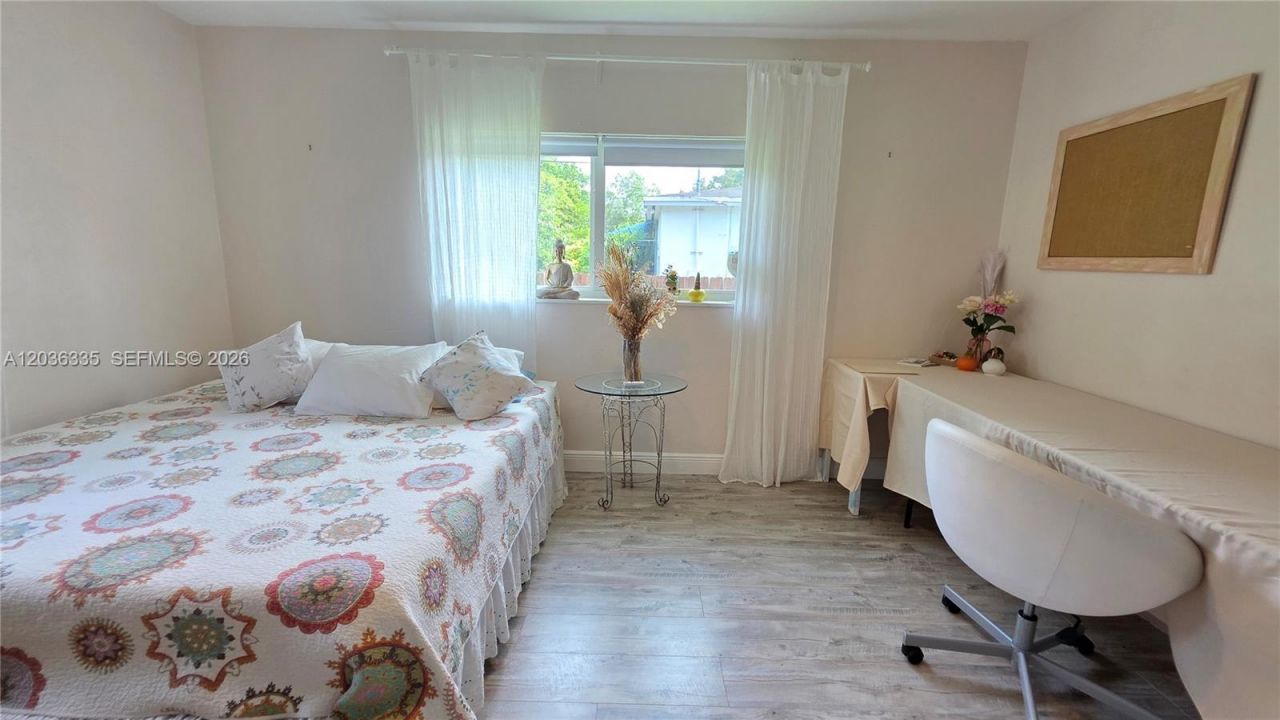 390 NE 127th St, North Miami, FL 33161 Photo