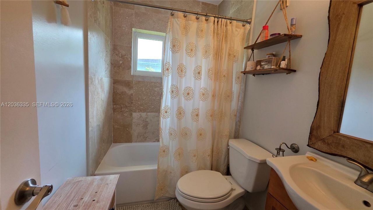 390 NE 127th St, North Miami, FL 33161 Photo
