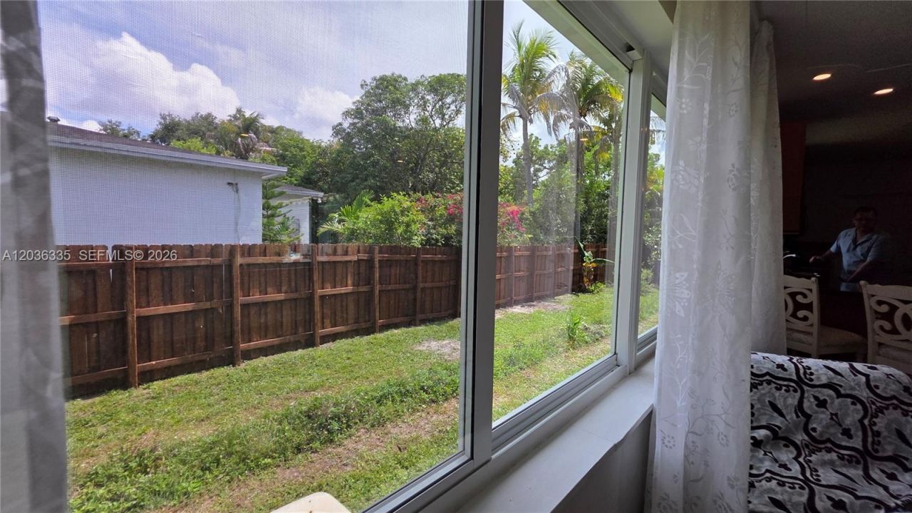390 NE 127th St, North Miami, FL 33161 Photo