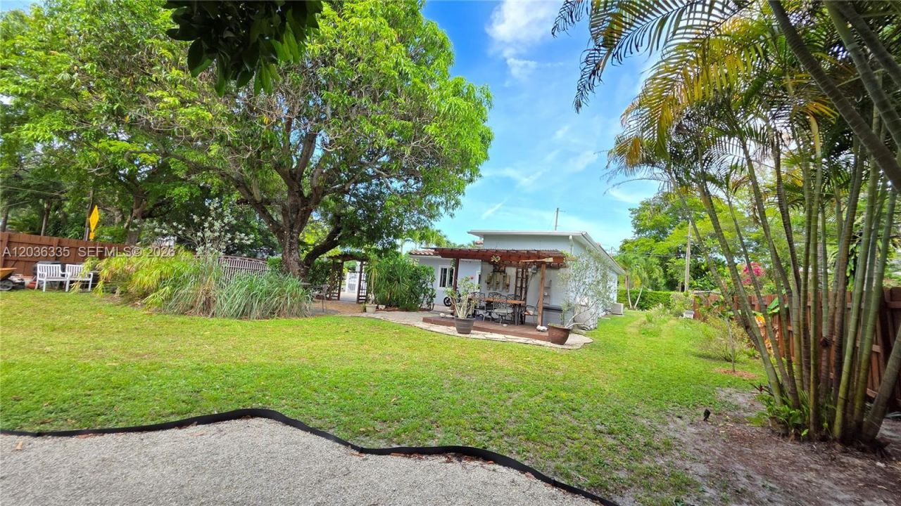 390 NE 127th St, North Miami, FL 33161 Photo