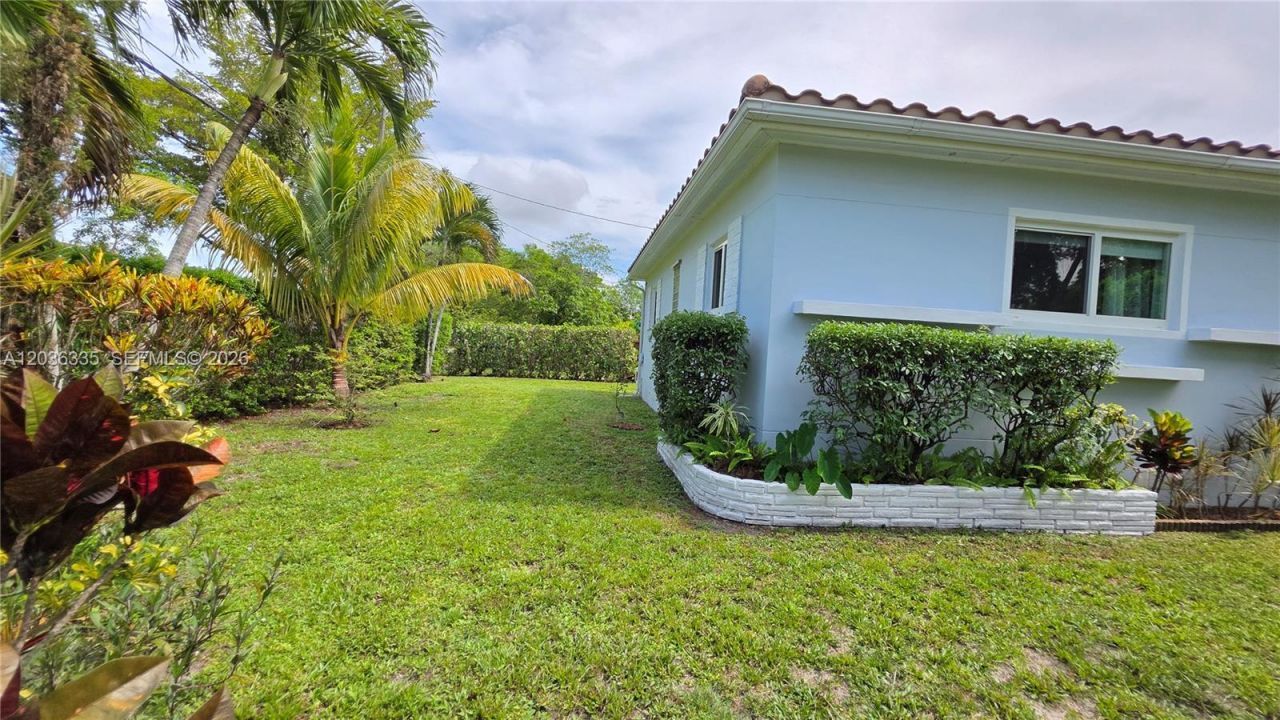 390 NE 127th St, North Miami, FL 33161 Photo