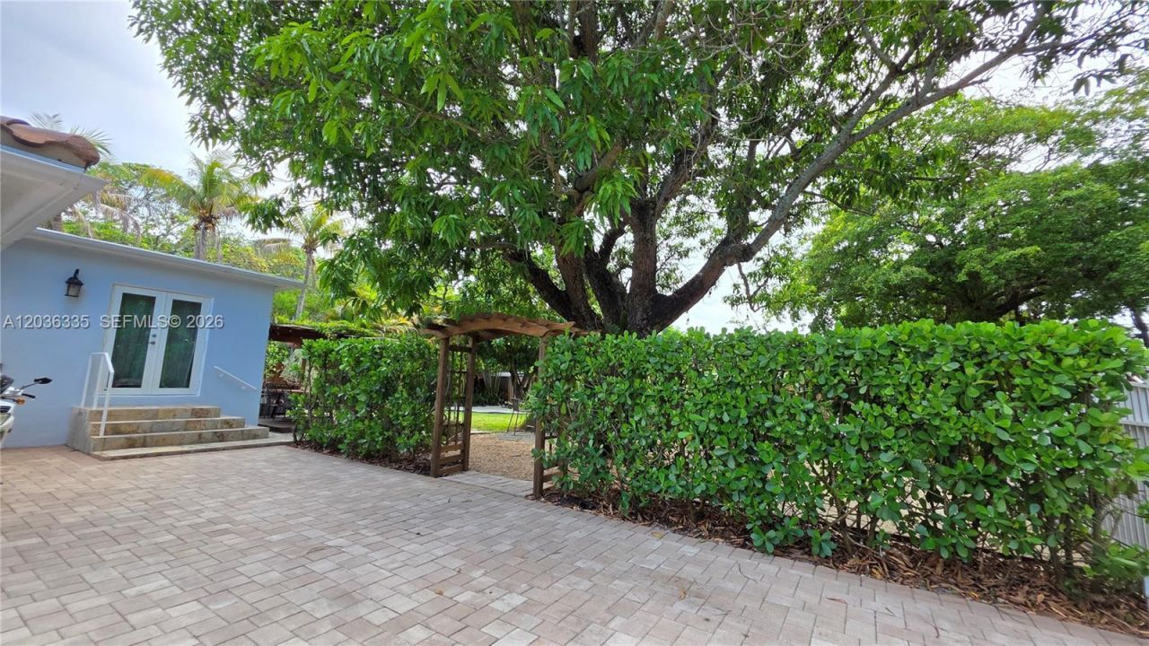 390 NE 127th St, North Miami, FL 33161 Photo